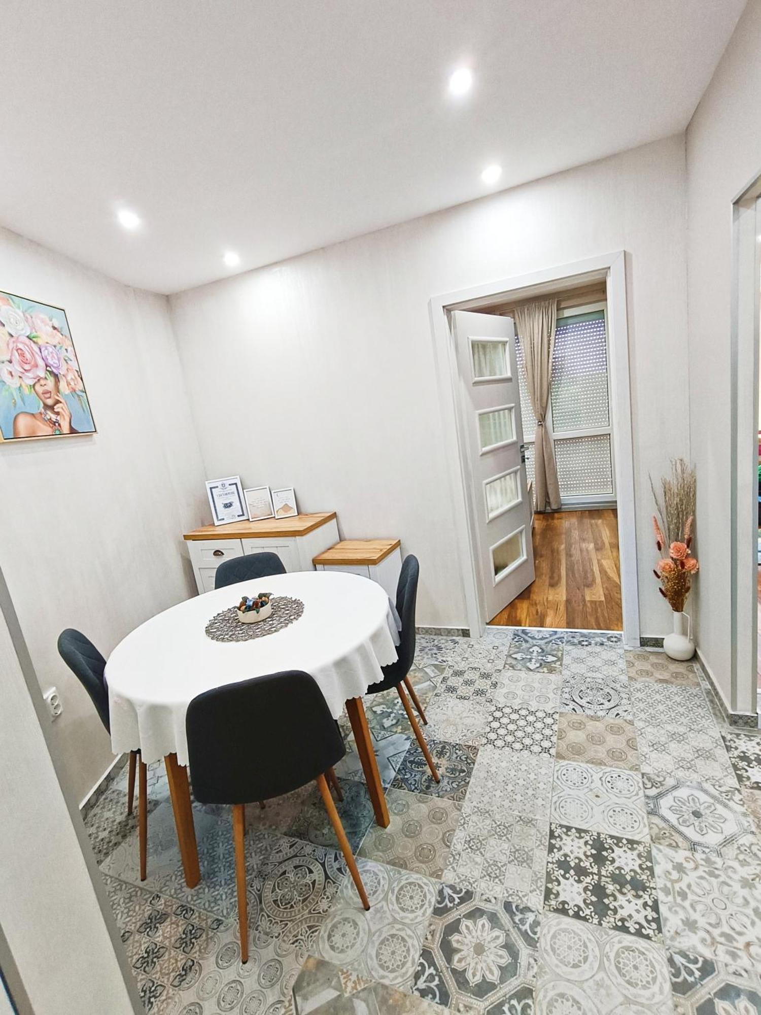 Mdm Apartment City Center Felicita Deluxe Ruse Eksteriør bilde